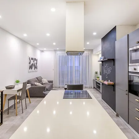 Designer 3br With Private Balcony In By 360 Estates アパート グジラ