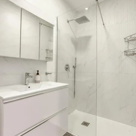 Designer 3br With Private Balcony In By 360 Estates * グジラ