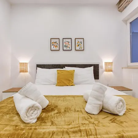 Designer 3br With Private Balcony In By 360 Estates Appartement *