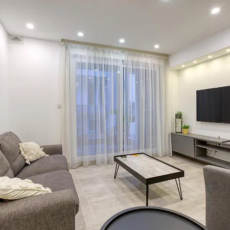 アパート Designer 3br With Private Balcony In By 360 Estates グジラ