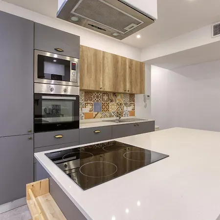 아파트 Designer 3br With Private Balcony In By 360 Estates 그지라