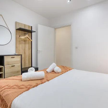 Designer 3br With Private Balcony In By 360 Estates 아파트 *