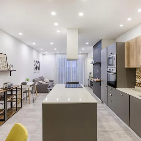 Designer 3br With Private Balcony In By 360 Estates * グジラ