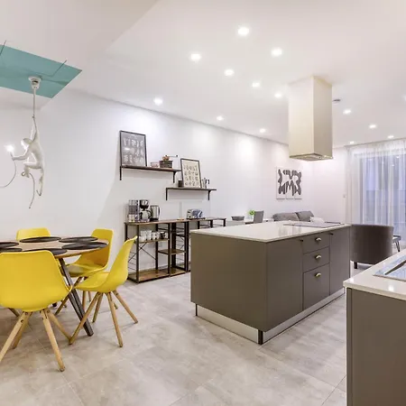 Designer 3br With Private Balcony In By 360 Estates * グジラ