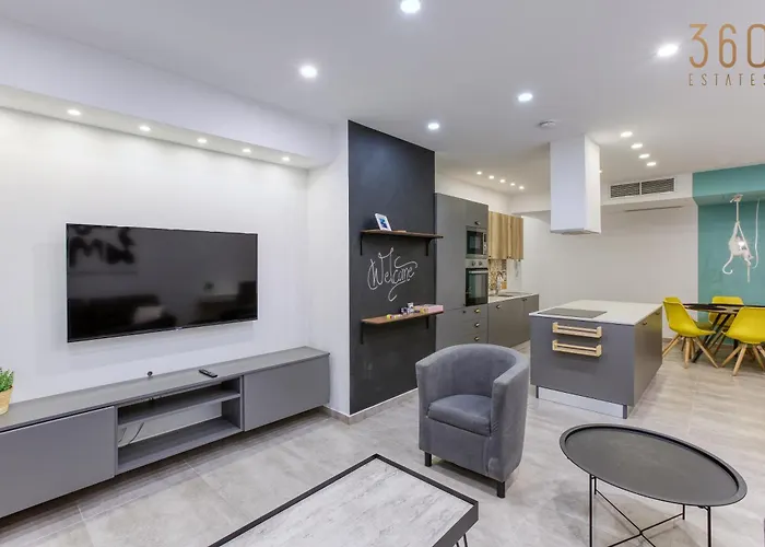 Designer 3br With Private Balcony In By 360 Estates Daire *